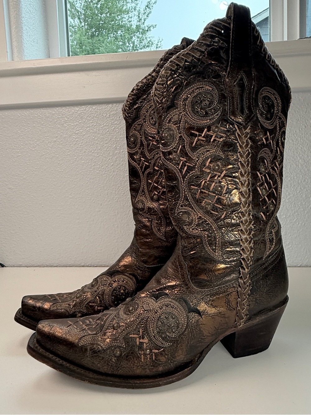 Corral Boots Brown Metallic Leather Inlay with braided leather detail size  9.5